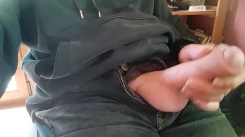 Snapshot of fiveforwilly1 chatting on 05-14-26, 02:24 Markus online show from 05-14-26, 02:24