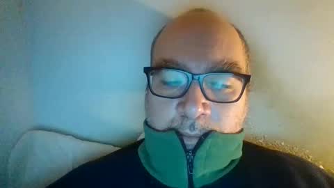 Snapshot of flashdreaming chatting on 01-12-26, 10:26 Carlo online show from 01-12-26, 10:26