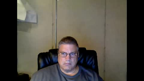 Snapshot of fletch32 chatting on 10-26-25, 08:37 jd online show from 10-26-25, 08:37