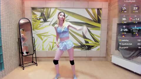 Snapshot of fleximona chatting on 04-25-26, 01:41 FlexiMona online show from 04-25-26, 01:41