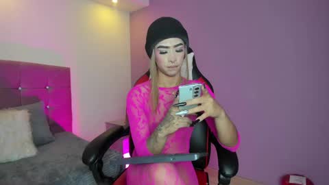 Snapshot of flor_pink chatting on 06-07-26, 04:05 Flor online show from 06-07-26, 04:05