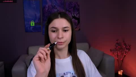 Snapshot of flora_ri chatting on 12-19-25, 09:33 just ask me online show from 12-19-25, 09:33