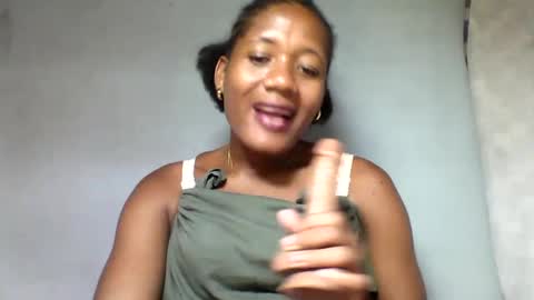 Snapshot of florencia011 chatting on 02-12-25, 05:16 florencia011 online show from 02-12-25, 05:16