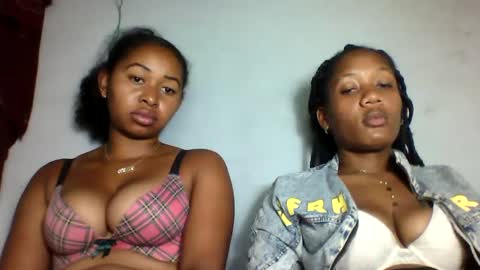 Snapshot of florencia011 chatting on 02-21-25, 01:11 florencia011 online show from 02-21-25, 01:11