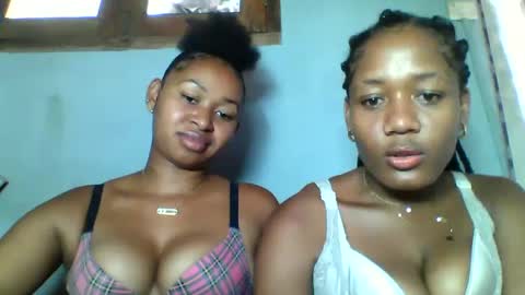 Snapshot of florencia011 chatting on 02-23-25, 11:33 florencia011 online show from 02-23-25, 11:33