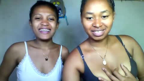 Snapshot of florencia011 chatting on 10-19-25, 06:08 florencia011 online show from 10-19-25, 06:08