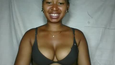 florencia011 online show from 11-21-25, 09:57