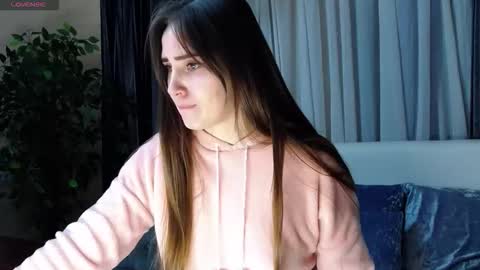 Snapshot of flouvet chatting on 10-29-25, 07:43 Flouvet online show from 10-29-25, 07:43