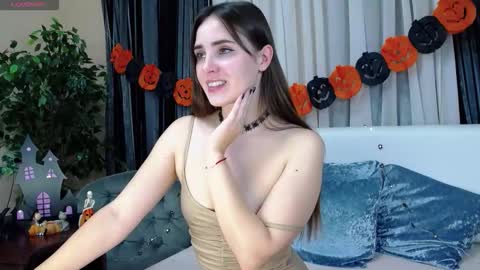 Snapshot of flouvet chatting on 10-31-25, 10:38 Flouvet online show from 10-31-25, 10:38