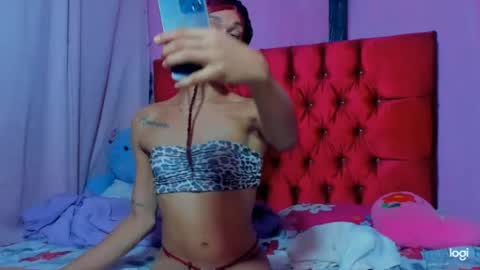 Snapshot of flower_weed chatting on 06-17-26, 05:32 Flower weed online show from 06-17-26, 05:32