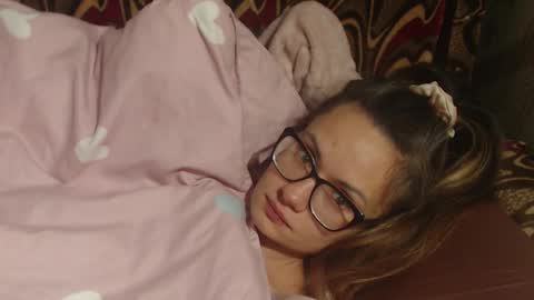 say meow and send tip  online show from 11-30-25, 07:07