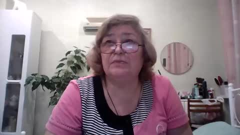 Snapshot of flowerlover8 chatting on 01-31-25, 05:32 Flowerlower online show from 01-31-25, 05:32