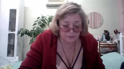 Snapshot of flowerlover8 chatting on 01-31-25, 09:26 Flowerlower online show from 01-31-25, 09:26