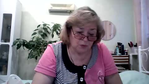 Snapshot of flowerlover8 chatting on 02-01-25, 06:21 Flowerlower online show from 02-01-25, 06:21