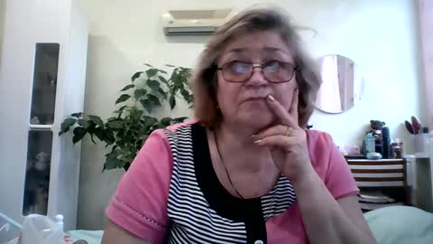 Snapshot of flowerlover8 chatting on 02-01-25, 09:21 Flowerlower online show from 02-01-25, 09:21