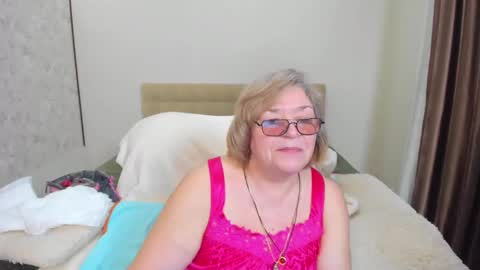 Snapshot of flowerlover8 chatting on 02-03-25, 02:25 Flowerlower online show from 02-03-25, 02:25