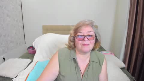 Snapshot of flowerlover8 chatting on 02-03-25, 06:24 Flowerlower online show from 02-03-25, 06:24