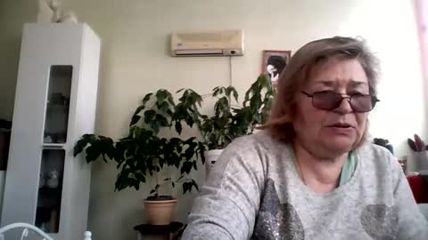 Snapshot of flowerlover8 chatting on 02-05-25, 10:51 Flowerlower online show from 02-05-25, 10:51