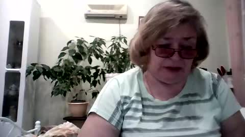 Snapshot of flowerlover8 chatting on 02-07-25, 05:40 Flowerlower online show from 02-07-25, 05:40