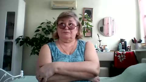 Snapshot of flowerlover8 chatting on 02-08-25, 01:22 Flowerlower online show from 02-08-25, 01:22