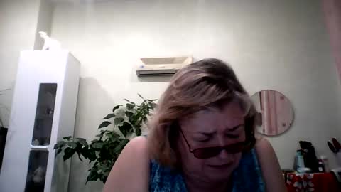 Snapshot of flowerlover8 chatting on 02-08-25, 04:57 Flowerlower online show from 02-08-25, 04:57