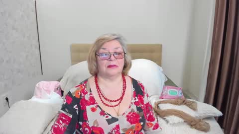 Snapshot of flowerlover8 chatting on 02-11-25, 07:02 Flowerlower online show from 02-11-25, 07:02