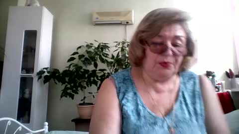 Snapshot of flowerlover8 chatting on 02-11-25, 01:41 Flowerlower online show from 02-11-25, 01:41