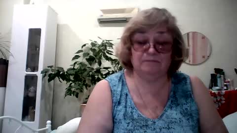 Snapshot of flowerlover8 chatting on 02-11-25, 07:59 Flowerlower online show from 02-11-25, 07:59