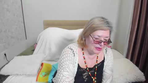 Snapshot of flowerlover8 chatting on 02-13-25, 04:22 Flowerlower online show from 02-13-25, 04:22