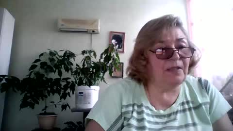 Snapshot of flowerlover8 chatting on 02-13-25, 02:20 Flowerlower online show from 02-13-25, 02:20
