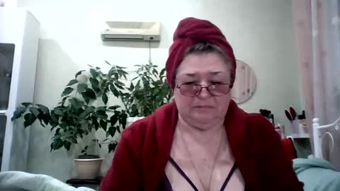 Snapshot of flowerlover8 chatting on 02-16-25, 02:31 Flowerlower online show from 02-16-25, 02:31