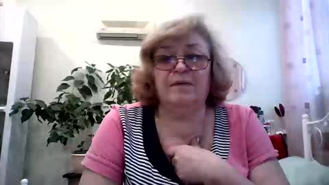 Snapshot of flowerlover8 chatting on 02-16-25, 05:37 Flowerlower online show from 02-16-25, 05:37