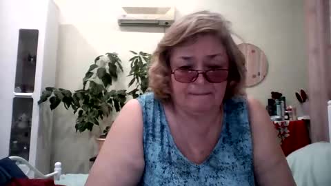 Snapshot of flowerlover8 chatting on 02-19-25, 05:38 Flowerlower online show from 02-19-25, 05:38