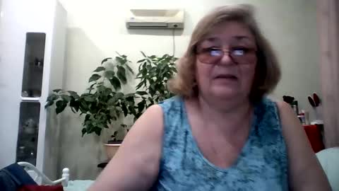 Snapshot of flowerlover8 chatting on 02-19-25, 08:41 Flowerlower online show from 02-19-25, 08:41