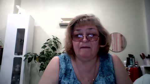Snapshot of flowerlover8 chatting on 02-24-25, 04:47 Flowerlower online show from 02-24-25, 04:47