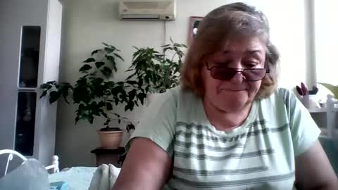 Snapshot of flowerlover8 chatting on 02-25-25, 12:55 Flowerlower online show from 02-25-25, 12:55