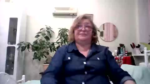 Snapshot of flowerlover8 chatting on 02-26-25, 06:00 Flowerlower online show from 02-26-25, 06:00