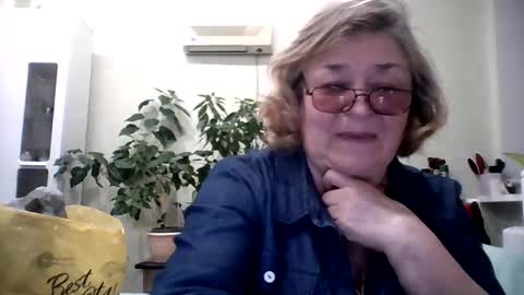 Snapshot of flowerlover8 chatting on 02-28-25, 04:53 Flowerlower online show from 02-28-25, 04:53