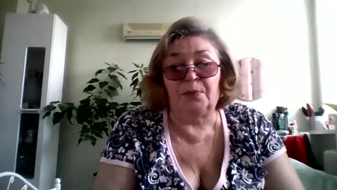 Snapshot of flowerlover8 chatting on 03-01-25, 09:51 Flowerlower online show from 03-01-25, 09:51