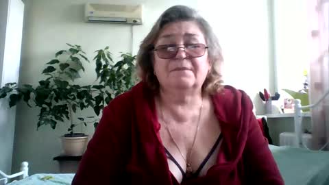 Snapshot of flowerlover8 chatting on 03-04-25, 06:15 Flowerlower online show from 03-04-25, 06:15