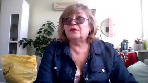 Snapshot of flowerlover8 chatting on 03-07-25, 10:56 Flowerlower online show from 03-07-25, 10:56