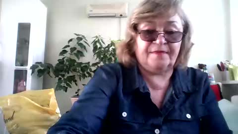 Snapshot of flowerlover8 chatting on 03-07-25, 02:01 Flowerlower online show from 03-07-25, 02:01