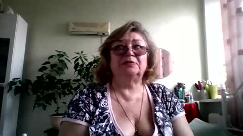 Snapshot of flowerlover8 chatting on 03-08-25, 08:44 Flowerlower online show from 03-08-25, 08:44