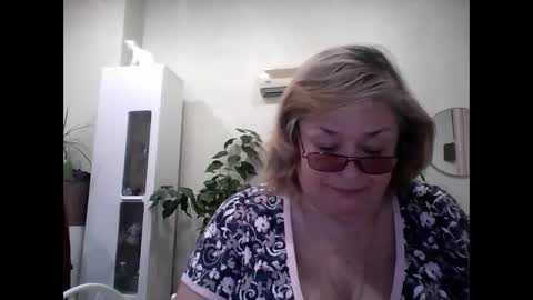 Snapshot of flowerlover8 chatting on 03-08-25, 05:11 Flowerlower online show from 03-08-25, 05:11