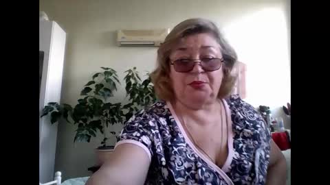 Snapshot of flowerlover8 chatting on 03-09-25, 08:40 Flowerlower online show from 03-09-25, 08:40