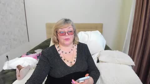 Snapshot of flowerlover8 chatting on 03-11-25, 02:40 Flowerlower online show from 03-11-25, 02:40
