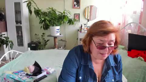 Snapshot of flowerlover8 chatting on 09-15-25, 06:02 Flowerlower online show from 09-15-25, 06:02