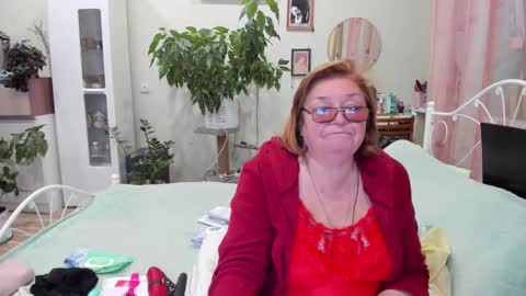 Snapshot of flowerlover8 chatting on 09-18-25, 07:27 Flowerlower online show from 09-18-25, 07:27
