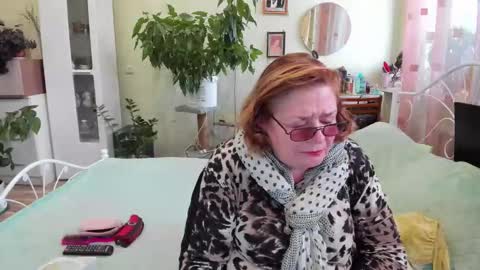 Snapshot of flowerlover8 chatting on 09-20-25, 02:40 Flowerlower online show from 09-20-25, 02:40