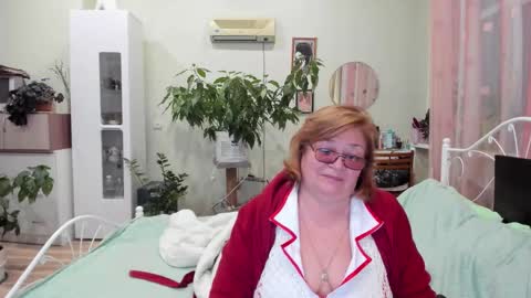 Snapshot of flowerlover8 chatting on 09-27-25, 08:14 Flowerlower online show from 09-27-25, 08:14
